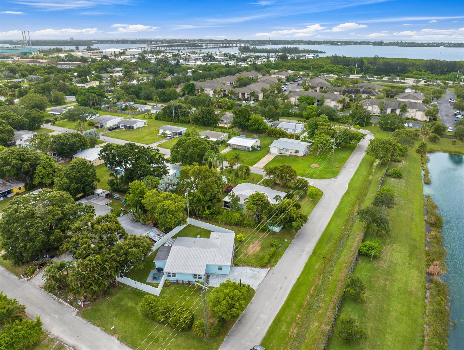1310 4th Court, Vero Beach FL 32960