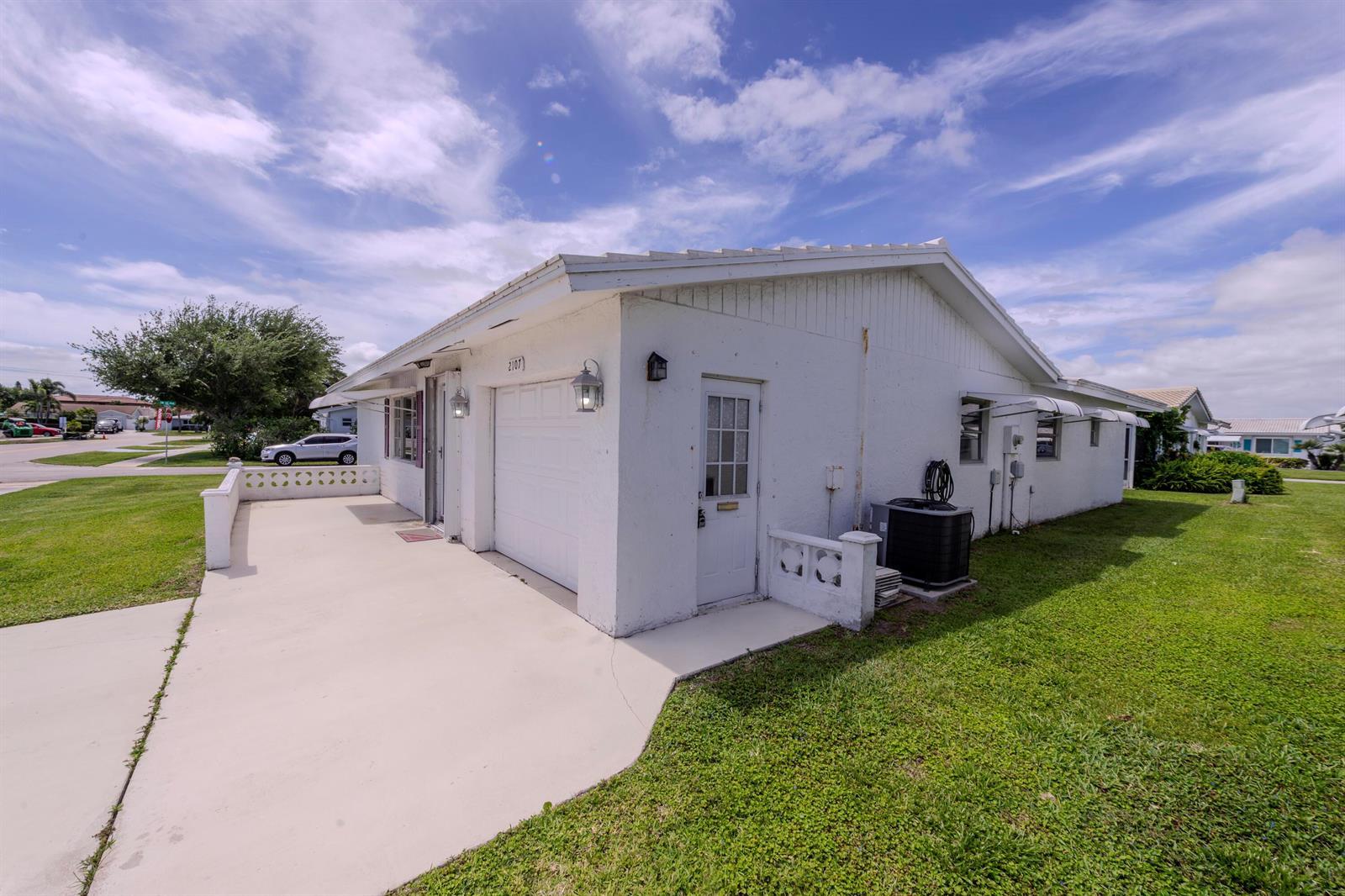 2107 Campanelli Boulevard, Boynton Beach FL 33426 photo 2