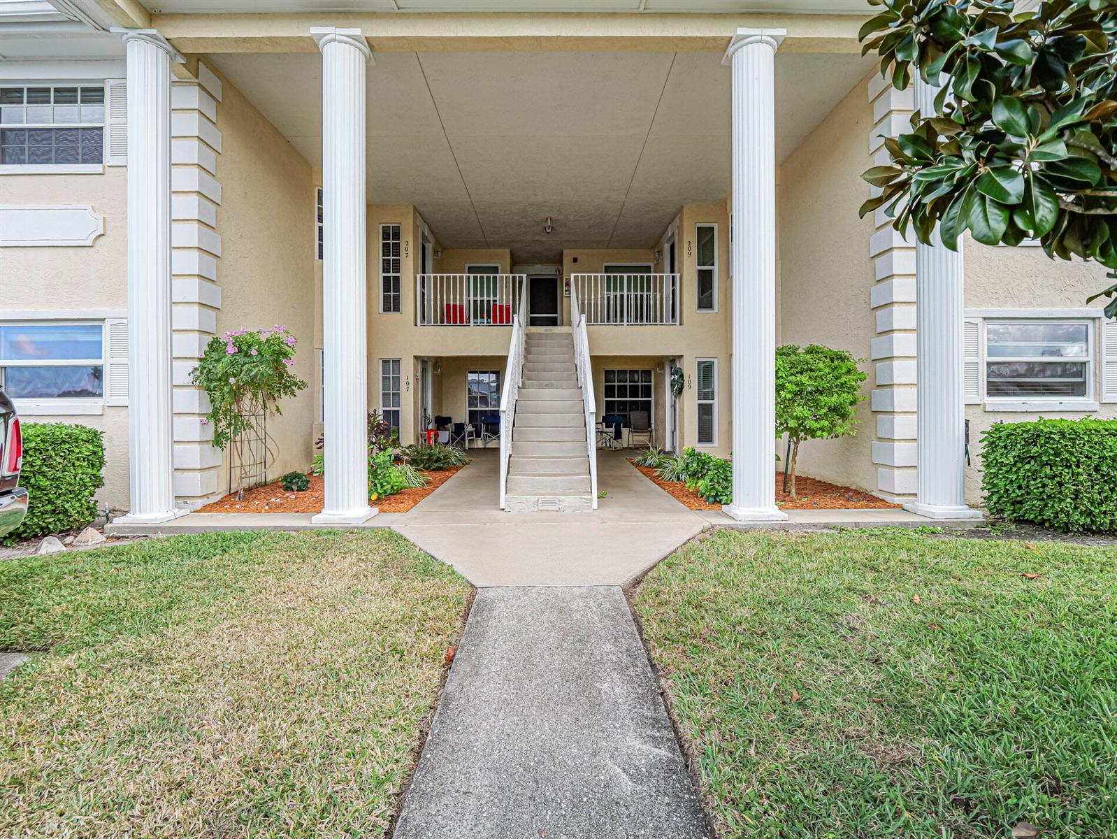 700 Lake Orchid Circle # 209, Vero Beach FL 32962 photo 2