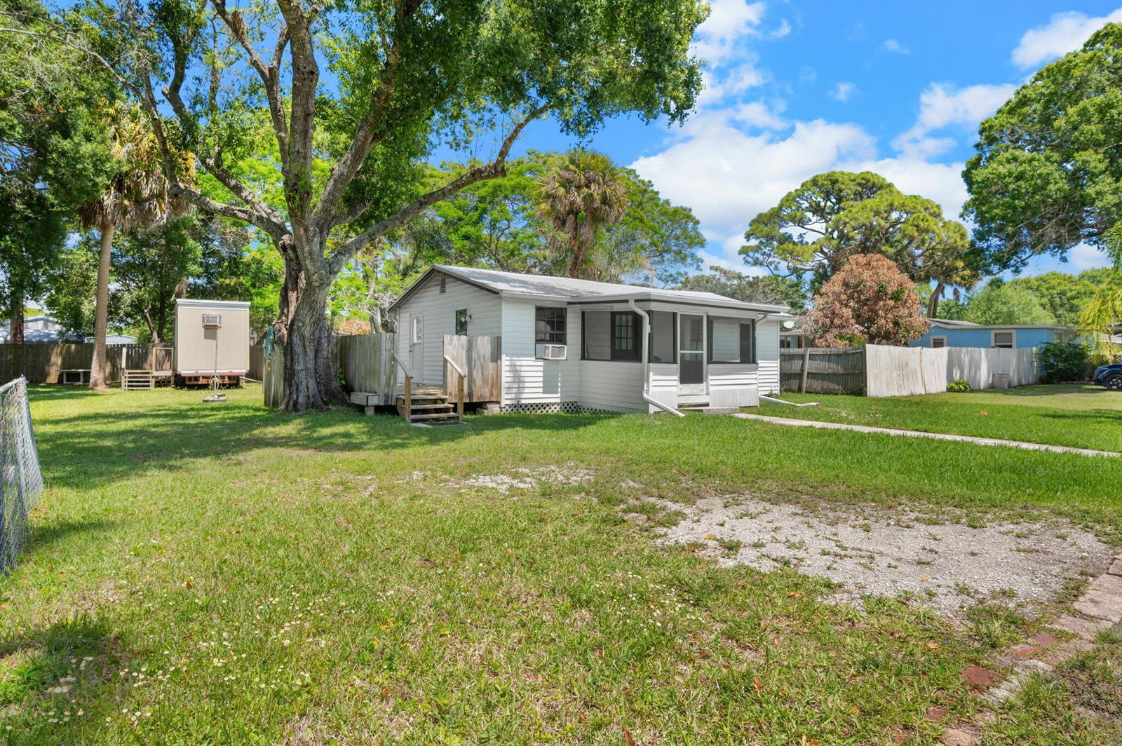 390 Baysinger Avenue, Fort Pierce FL 34982 photo 2
