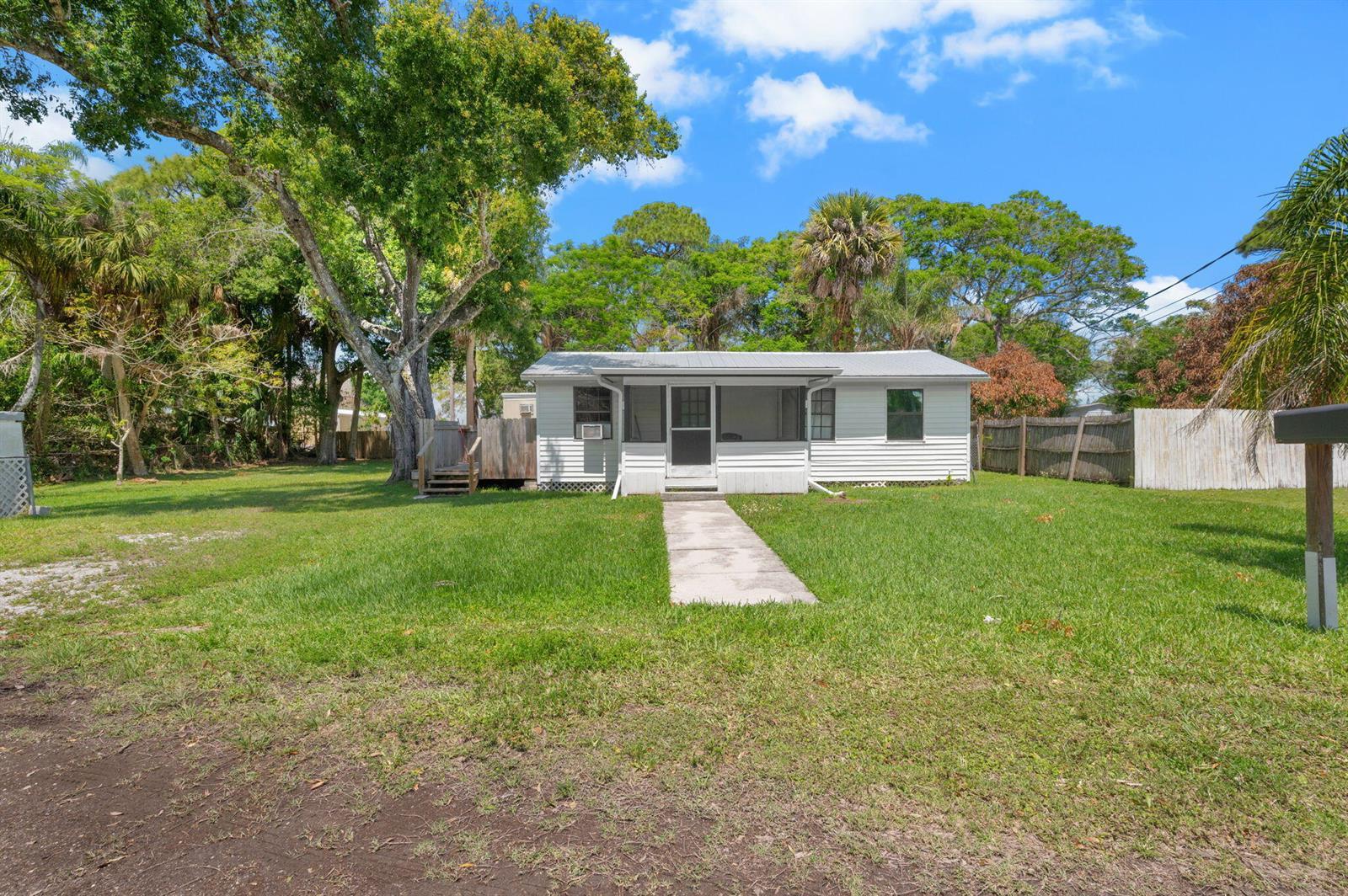 390 Baysinger Avenue, Fort Pierce FL 34982