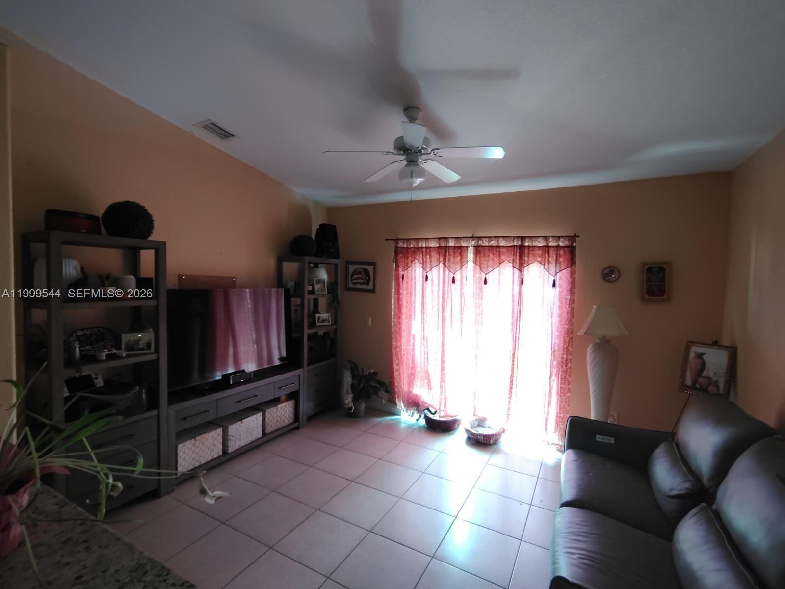 7736 NW 197 LN, Hialeah FL 33015 photo 2