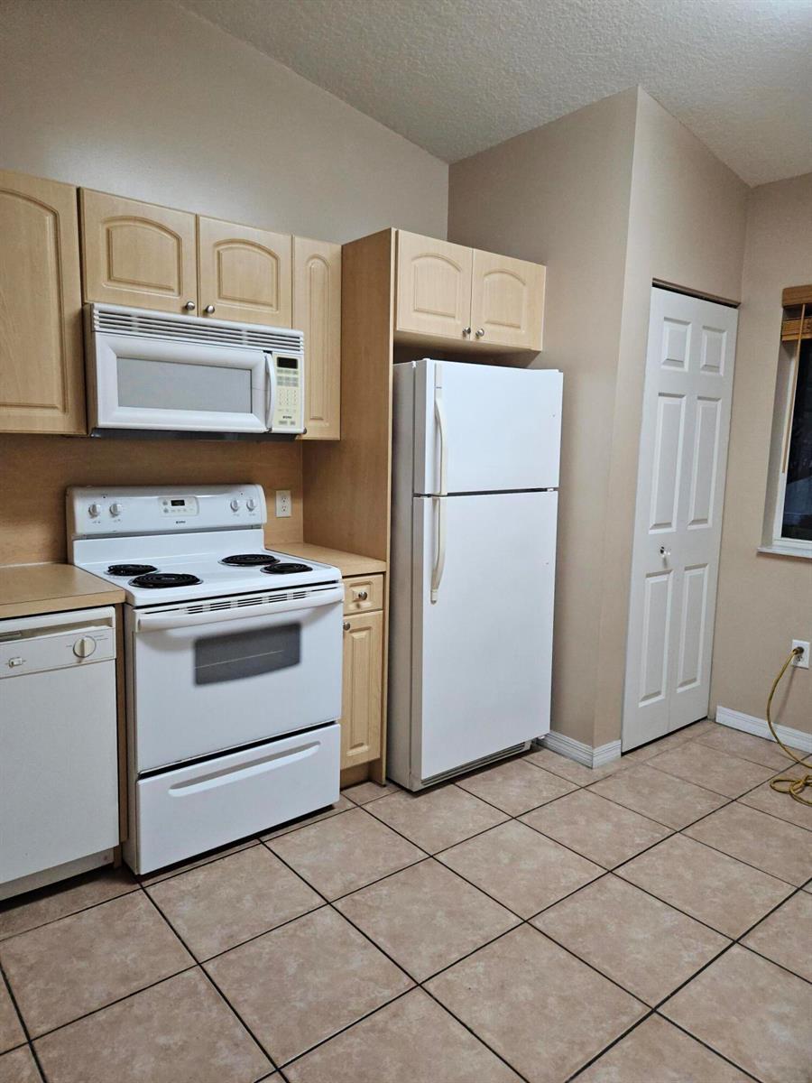 7900 NW 6th Street # 205, Pembroke Pines FL 33024 photo 3