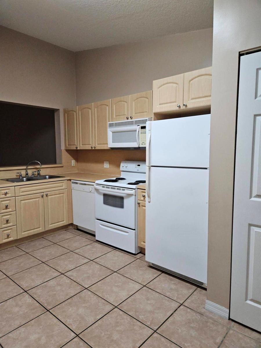 7900 NW 6th Street # 205, Pembroke Pines FL 33024 photo 4