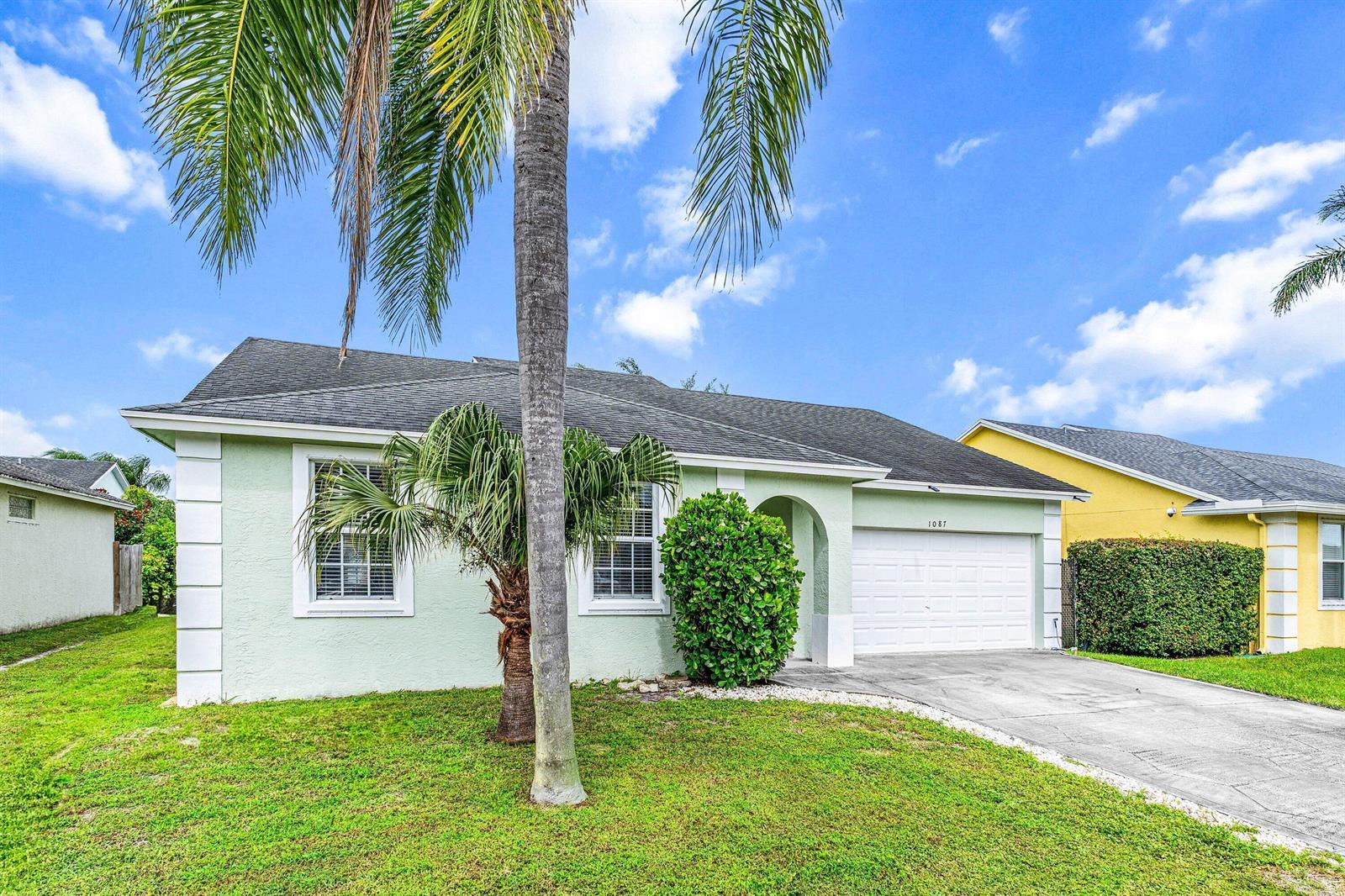 1087 Salmon Isle, FL 33413 photo 3