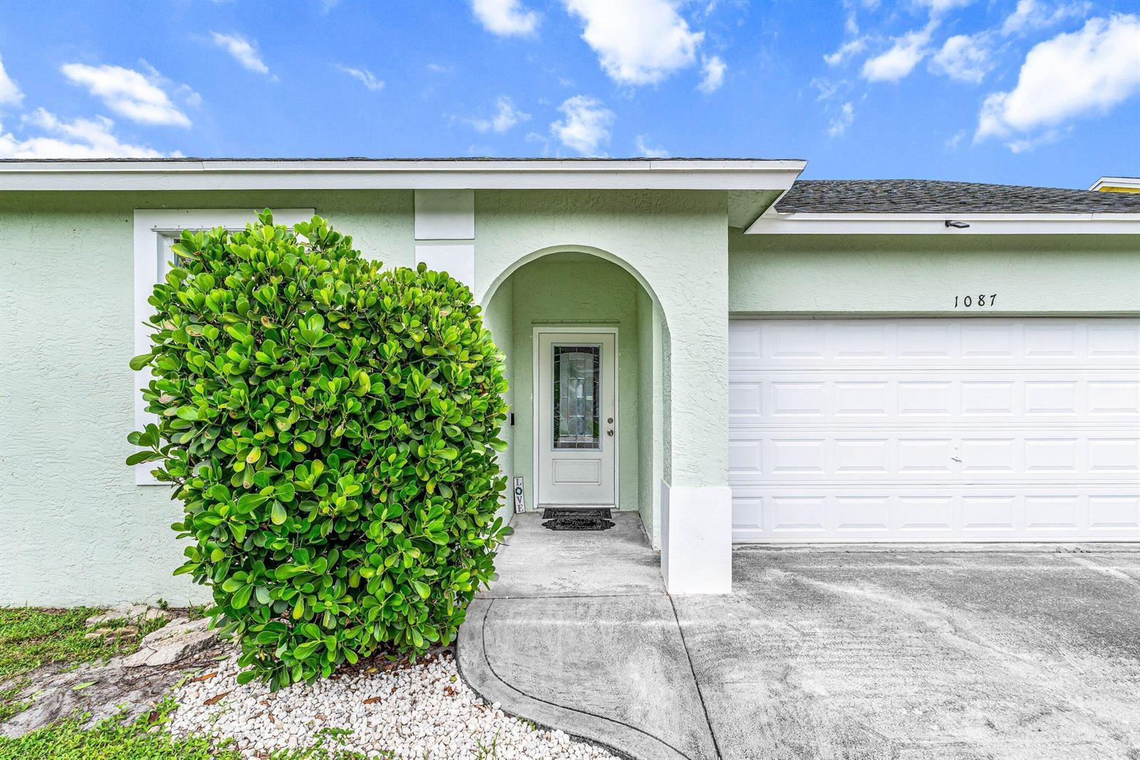 1087 Salmon Isle, FL 33413 photo 4