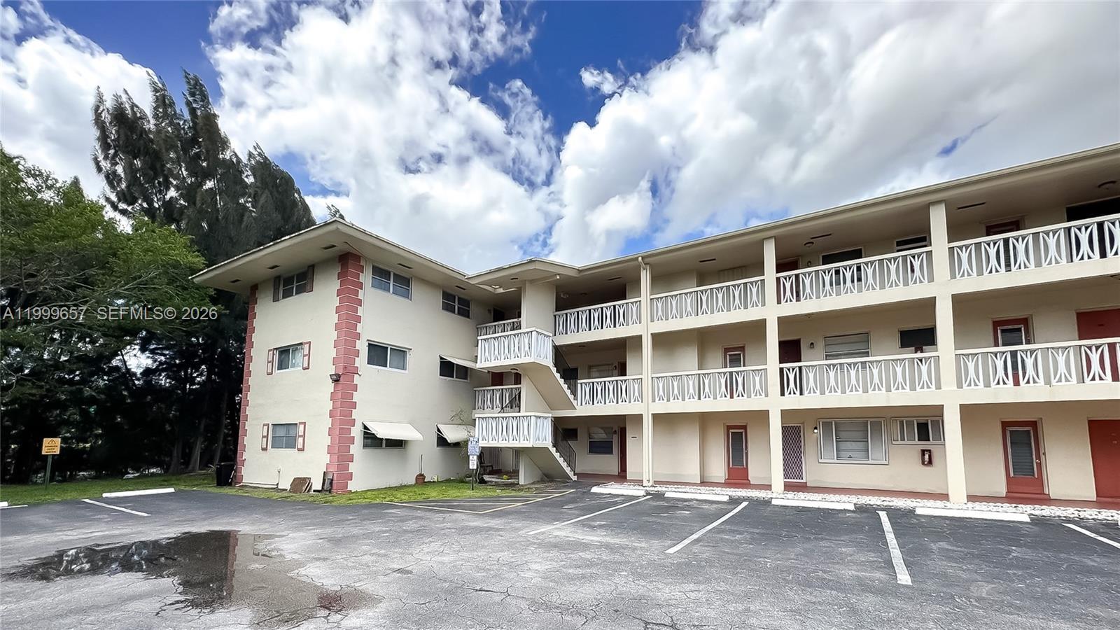 4770 NW 10th Ct # 106, Plantation FL 33313