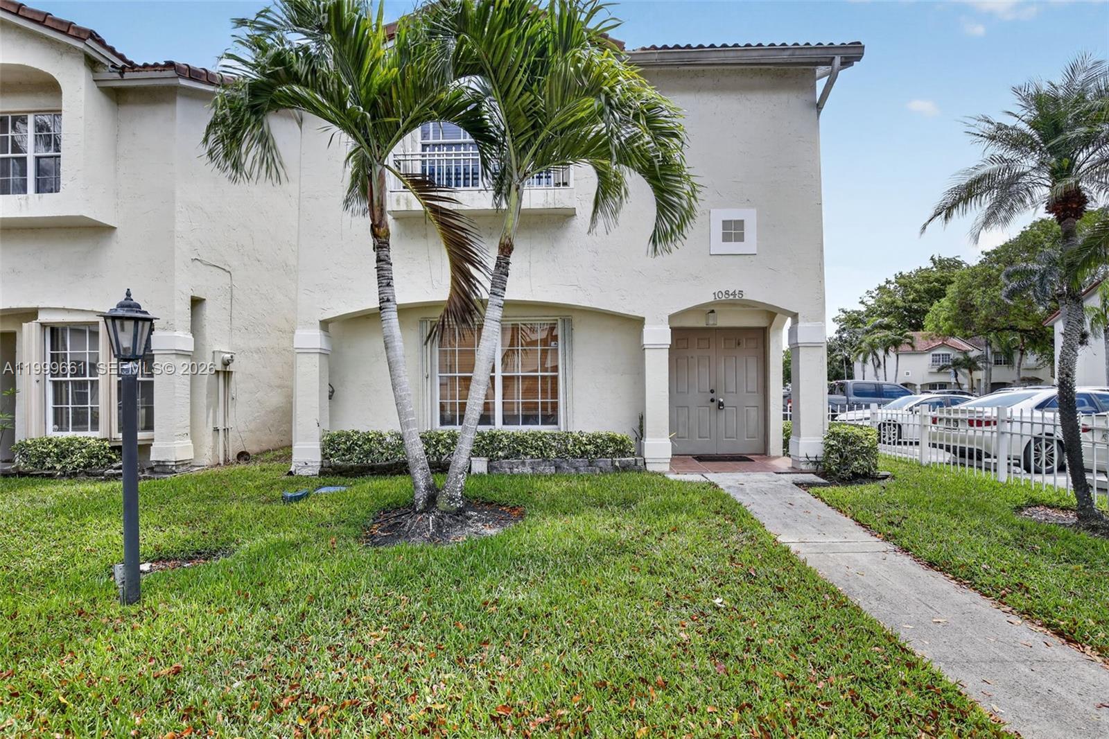 10845 NW 8th St, Pembroke Pines FL 33026