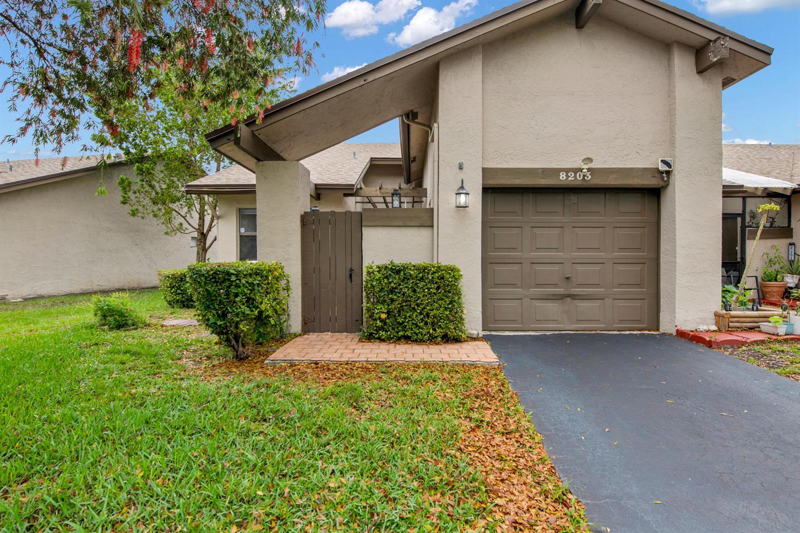 8203 NW 100th Way, Tamarac FL 33321 photo 2