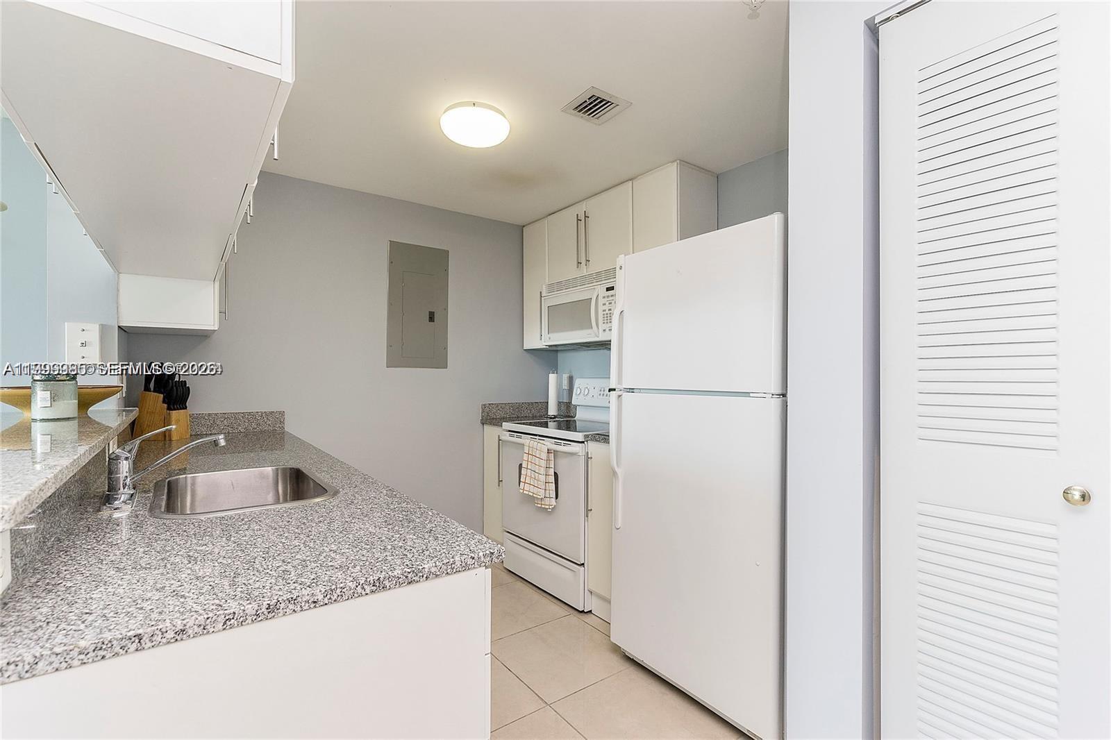 275 NE 18th St # 1103, Miami FL 33132 photo 3