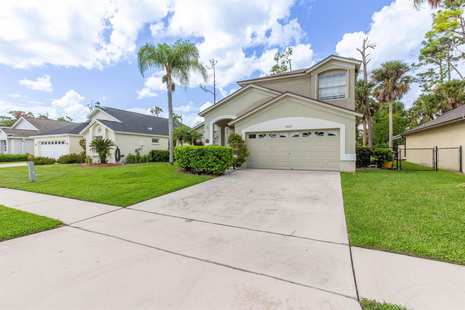 15157 Oak Chase Court, Wellington FL 33414 photo 2