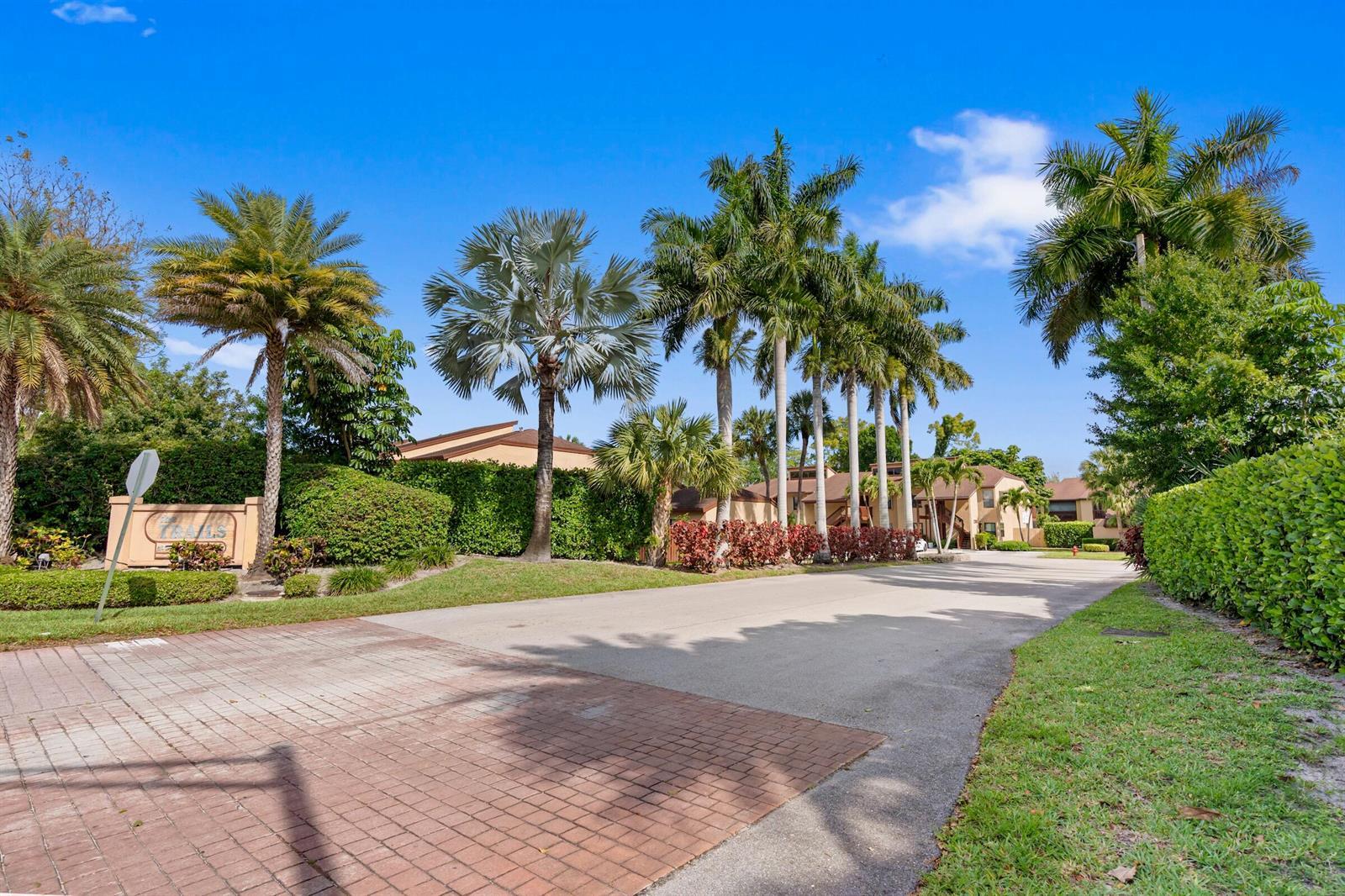 402 Lakeview Drive E, Royal Palm Beach FL 33411 photo 3
