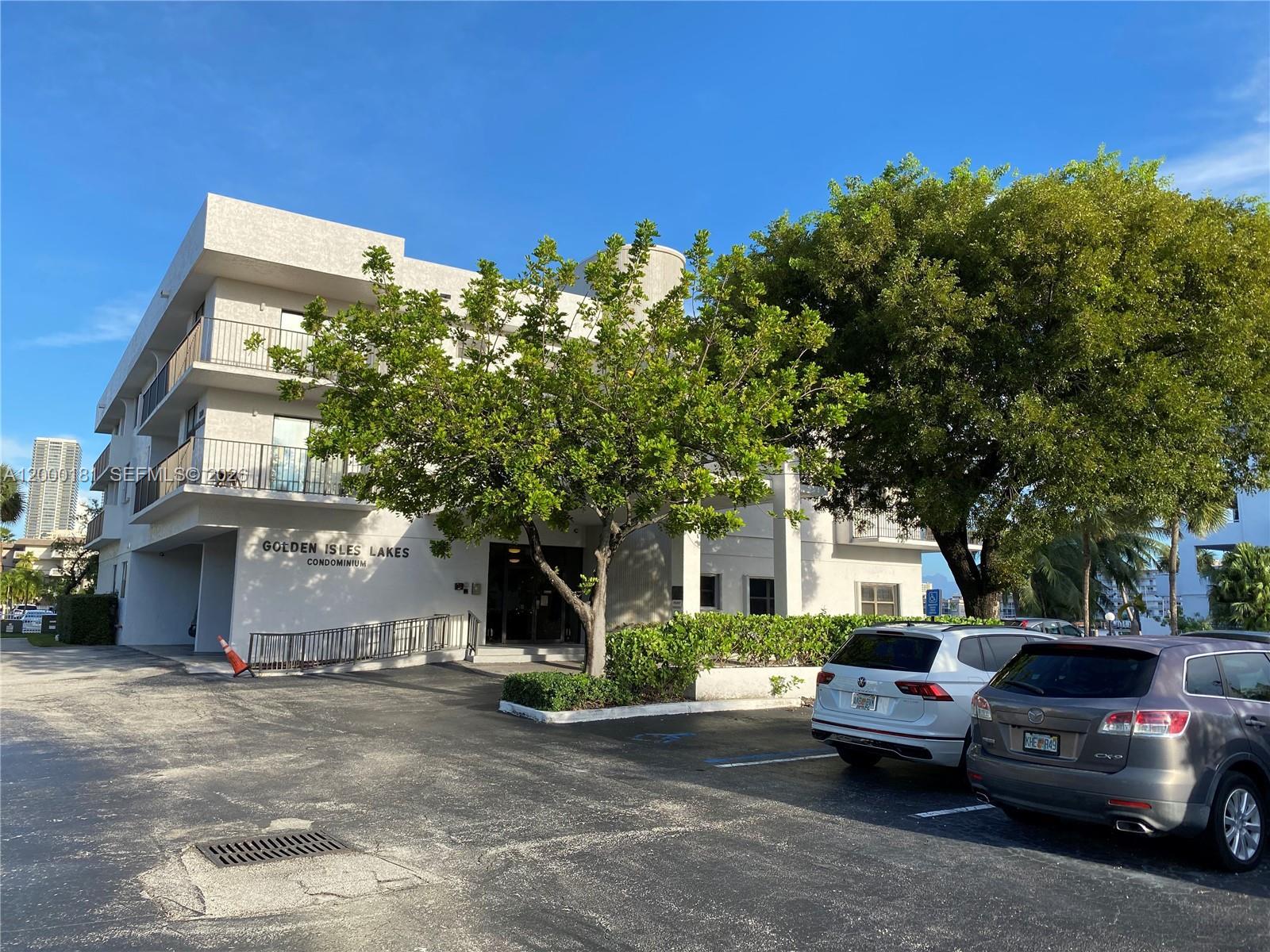 1900 Diana Dr # 3D, Hallandale Beach FL 33009 photo 2