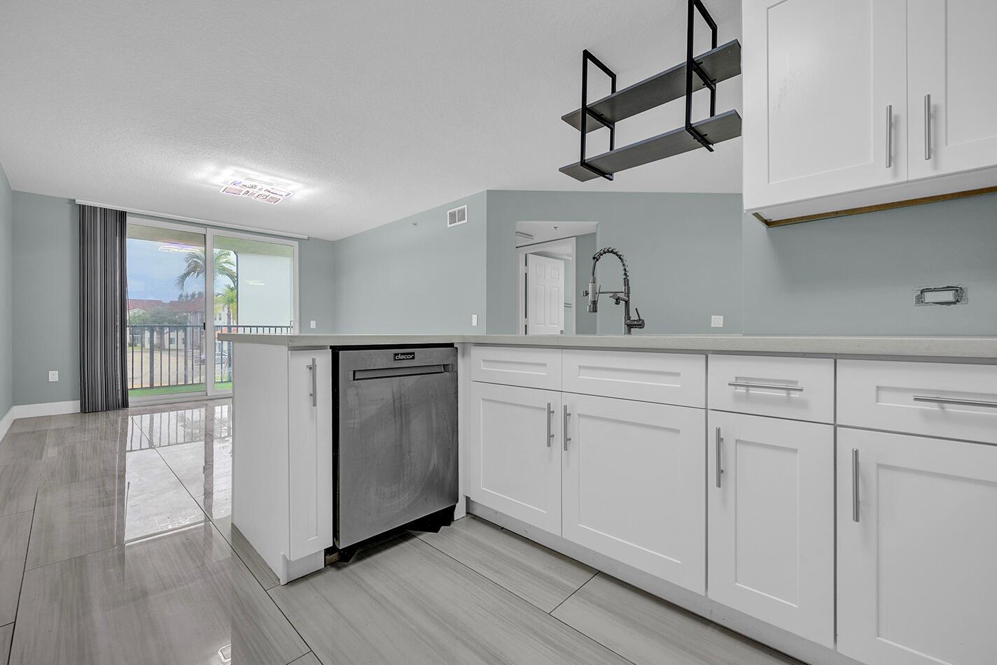 1010 Villa Circle, Boynton Beach FL 33435 photo 2