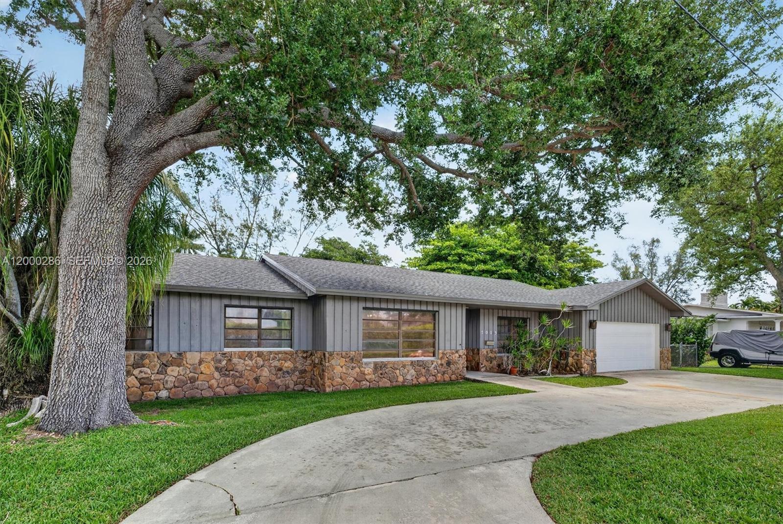 7009 SW 66th Ave, South Miami FL 33143