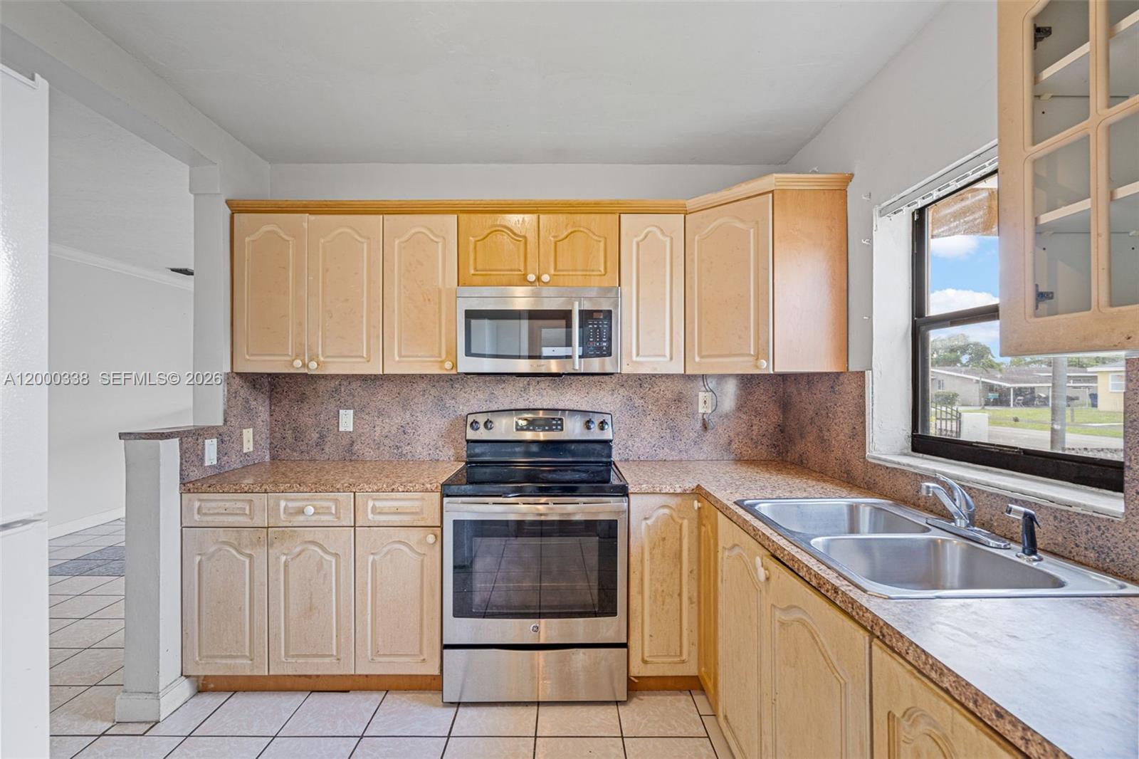 1321 NW 176th Ter, Miami Gardens FL 33169 photo 4