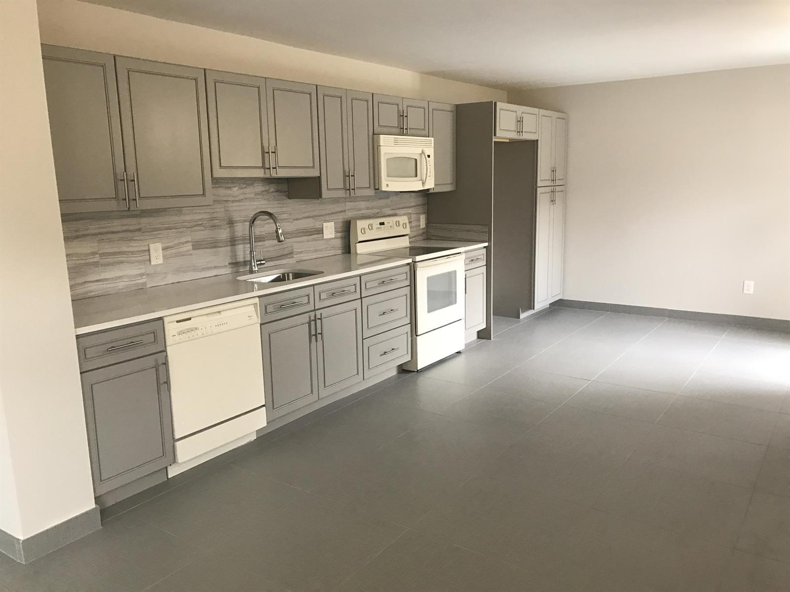 142 SW 8th Avenue Apt D, Delray Beach FL 33444 photo 2