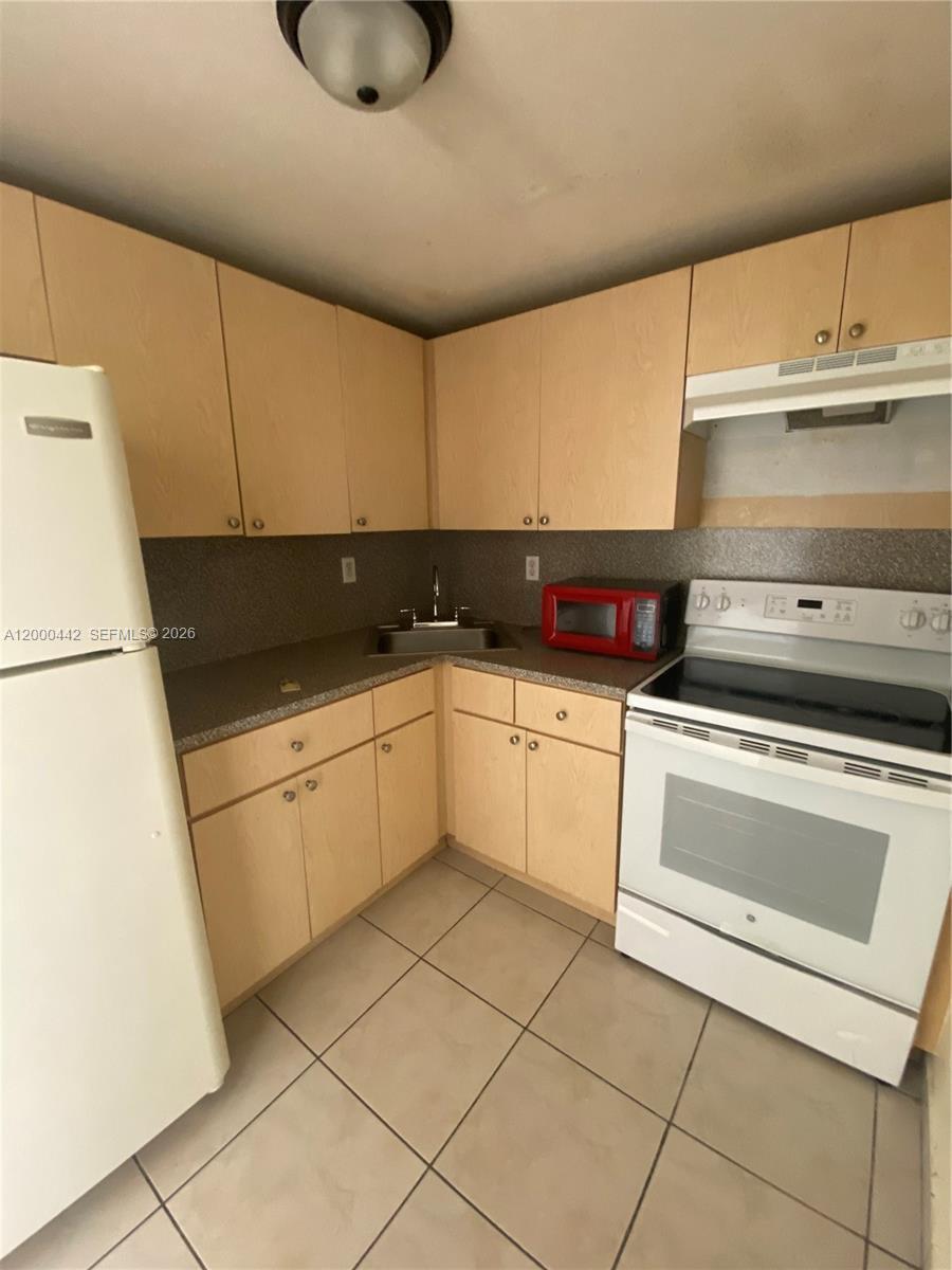 606 W 81st St # 307, Hialeah FL 33014 photo 2