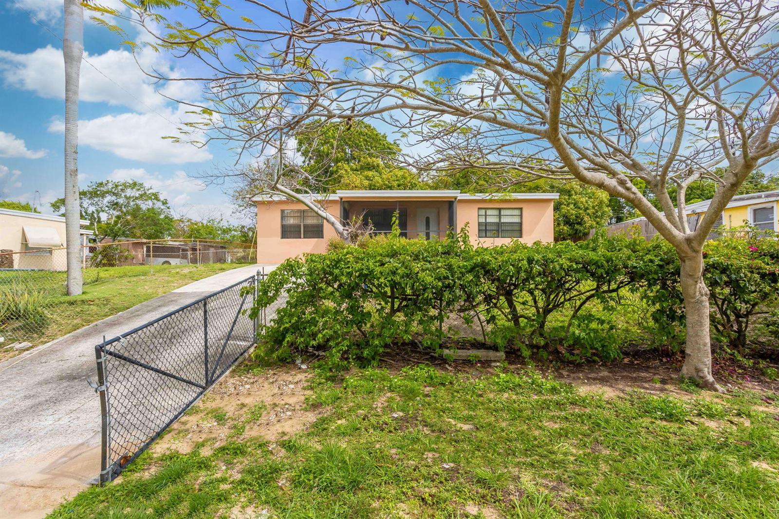 131 Ficus Tree Drive, Lantana FL 33462