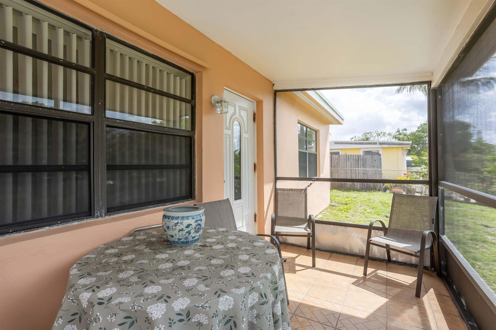 131 Ficus Tree Drive, Lantana FL 33462 photo 4