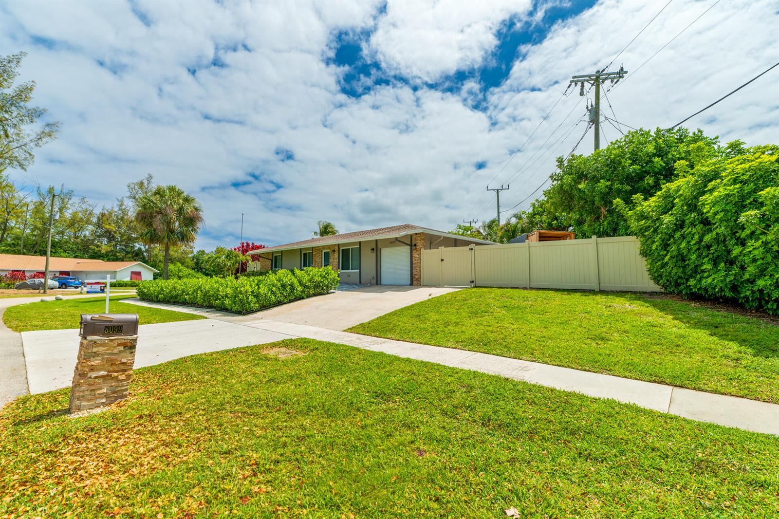 8099 Santa Fe Trail, Boca Raton FL 33487 photo 3