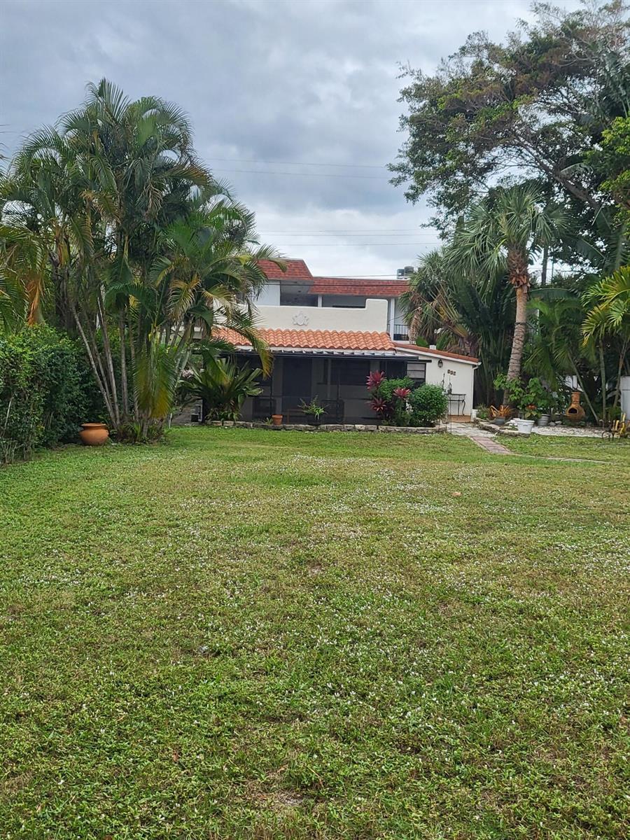 927 S Palmway, FL 33460 photo 2