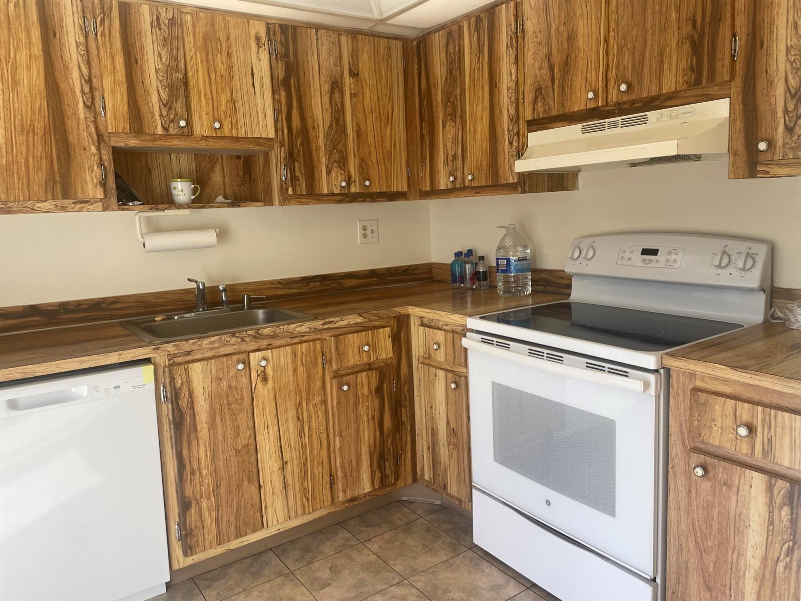 83 Capri B # 83, Delray Beach FL 33484 photo 2