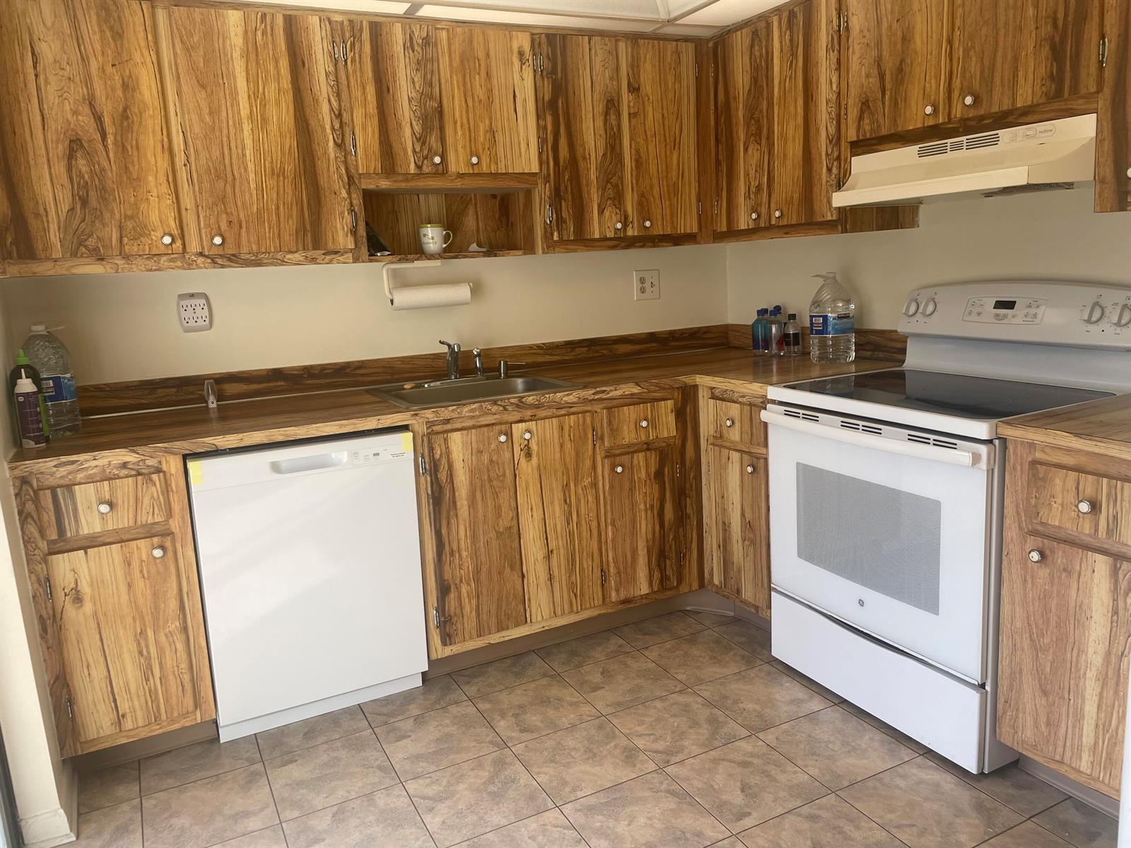 83 Capri B # 83, Delray Beach FL 33484 photo 3