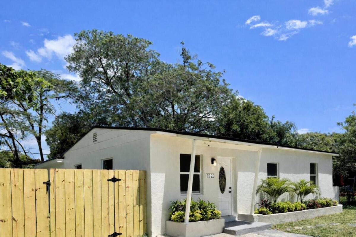 1525 NW 14th Court, Fort Lauderdale FL 33311