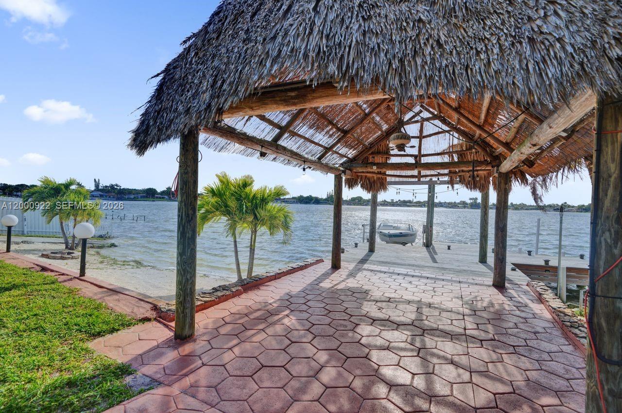 17501 NW 85th Ave, Hialeah FL 33015 photo 2