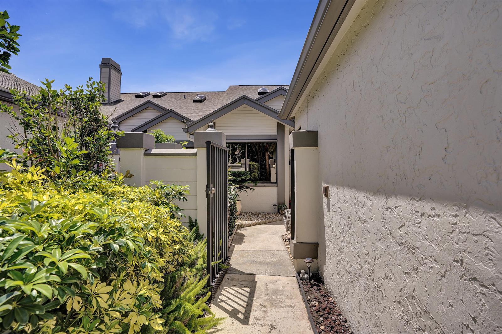 705 Landings Boulevard, FL 33413 photo 3