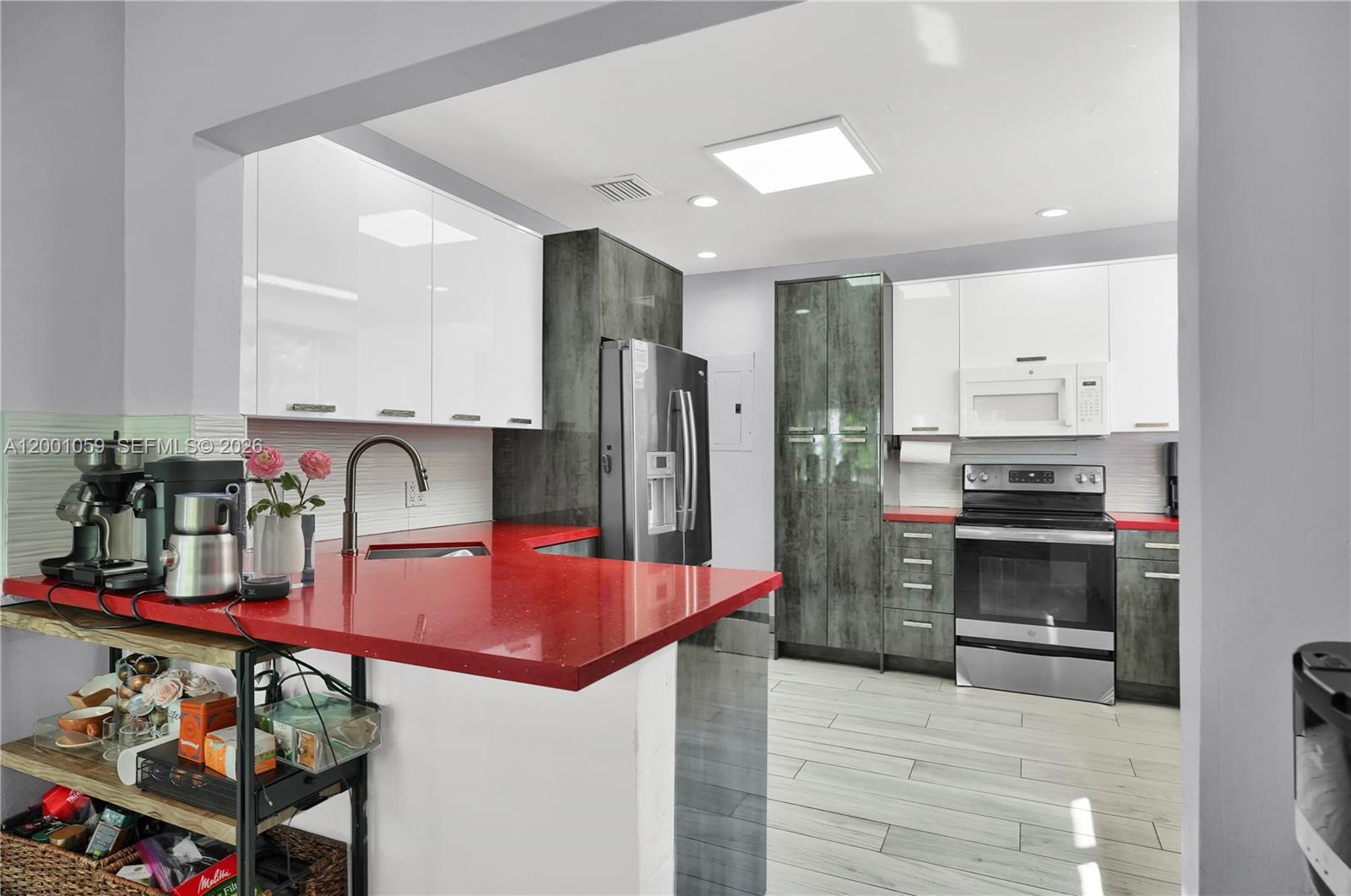 820 W 43rd Ct, Miami Beach FL 33140 photo 4