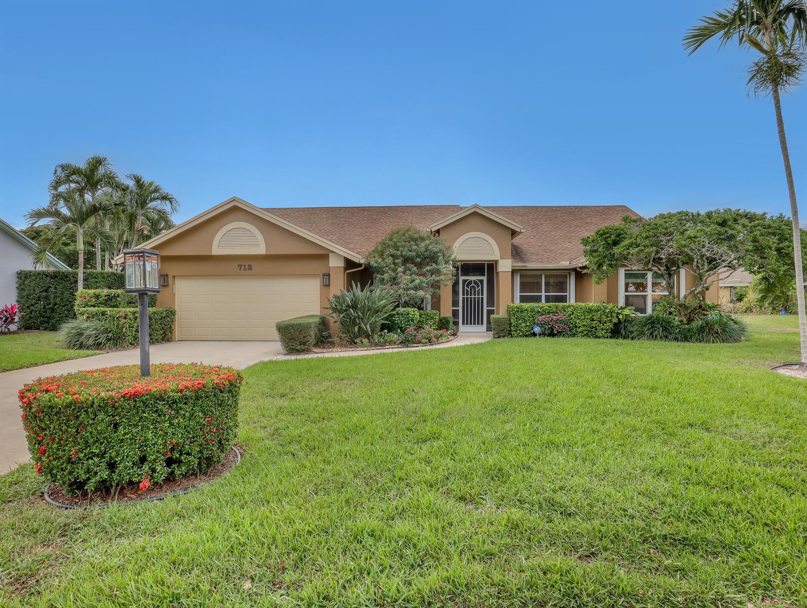 712 Golf Court, Delray Beach FL 33445 photo 2