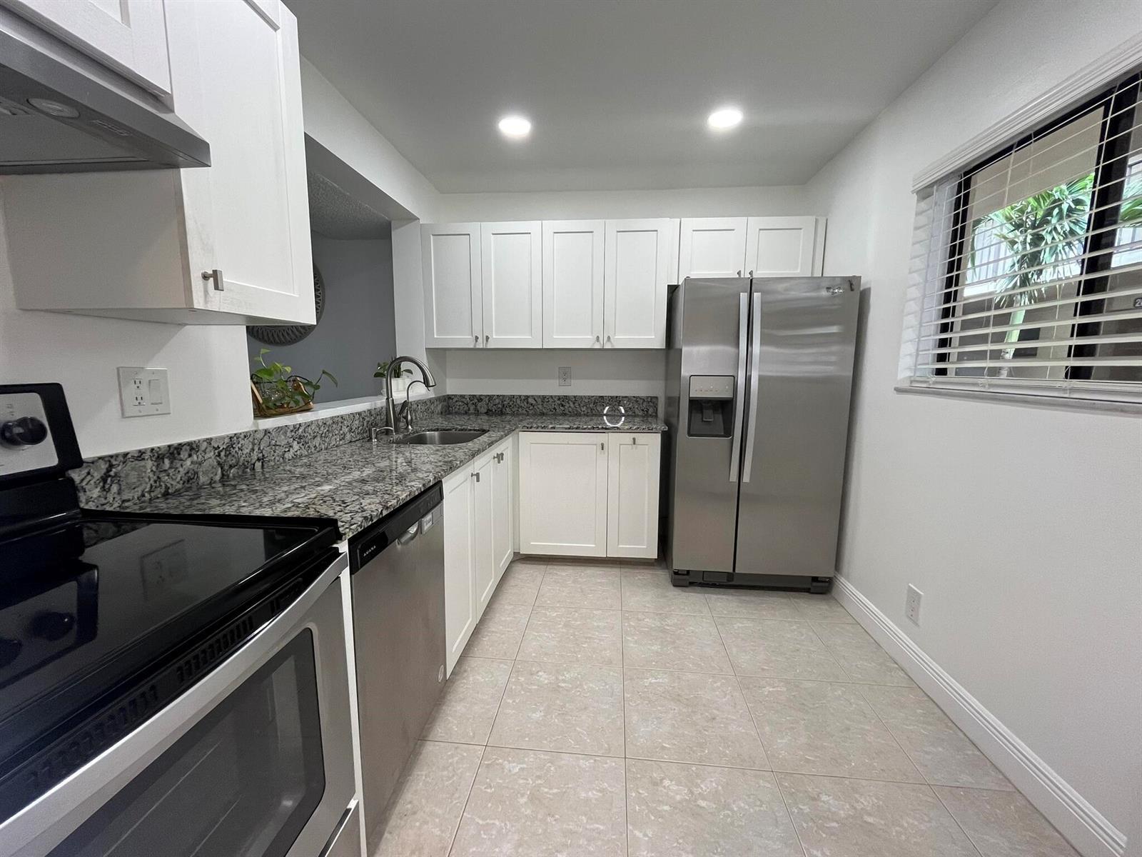 5160 Las Verdes Circle # 222, Delray Beach FL 33484 photo 3