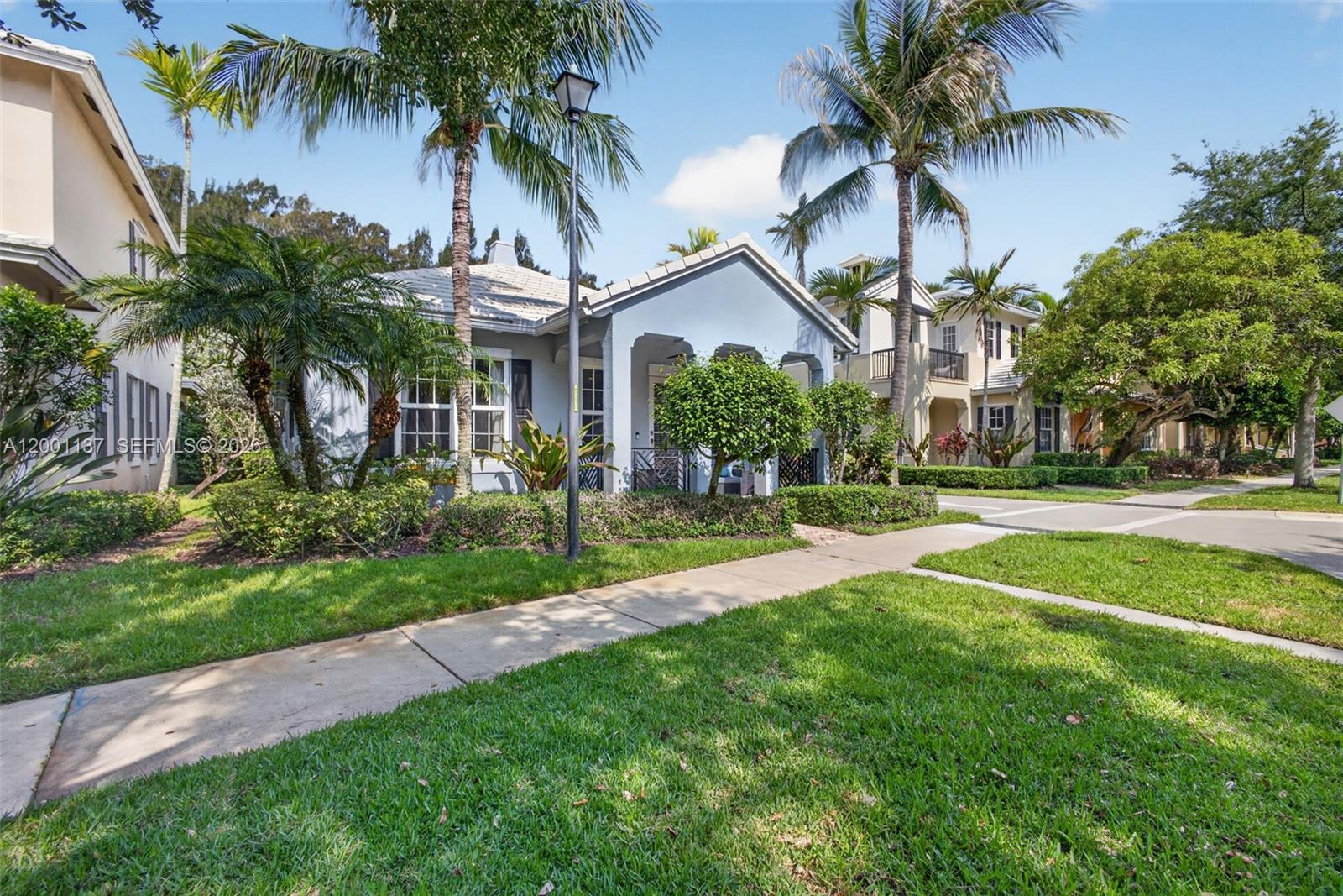 184 W Bay Cedar Cir, Jupiter FL 33458 photo 2