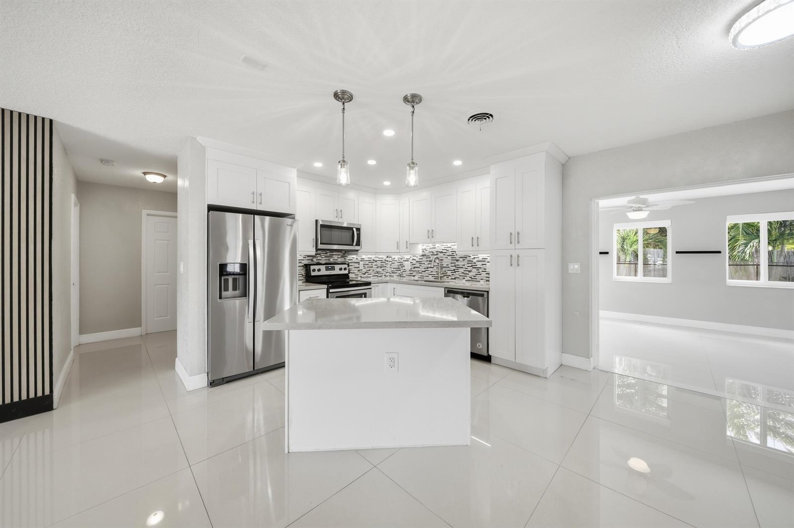 5031 NE 23rd Terrace, Lighthouse Point FL 33064 photo 2