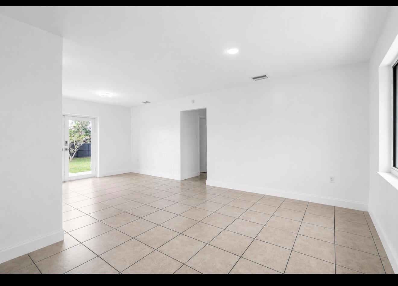 8781 NW 15th Street, Pembroke Pines FL 33024 photo 2