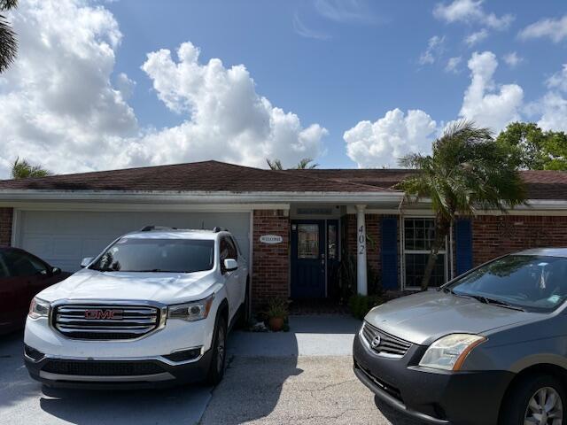 402 Saginaw Avenue, Clewiston FL 33440 photo 2
