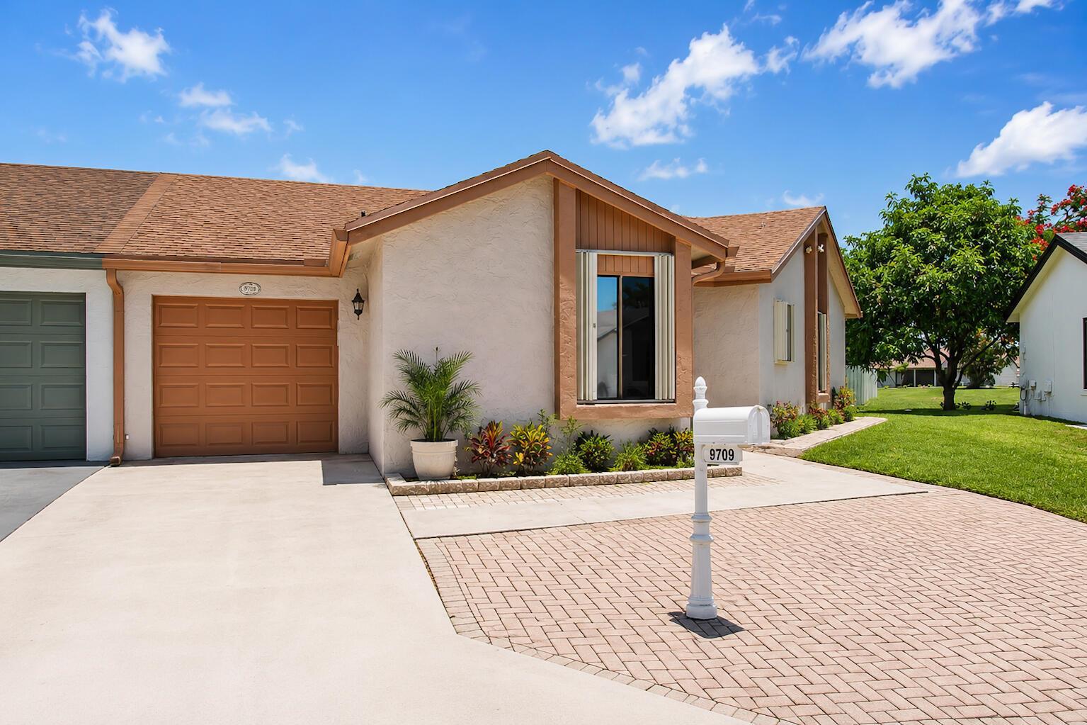 9709 Sunny Isle Circle, Boca Raton FL 33428 photo 2