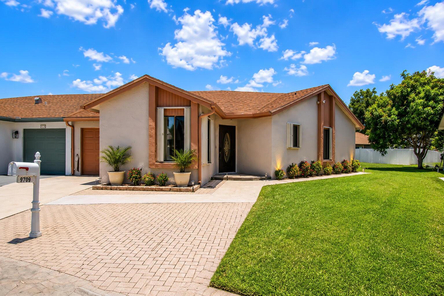 9709 Sunny Isle Circle, Boca Raton FL 33428