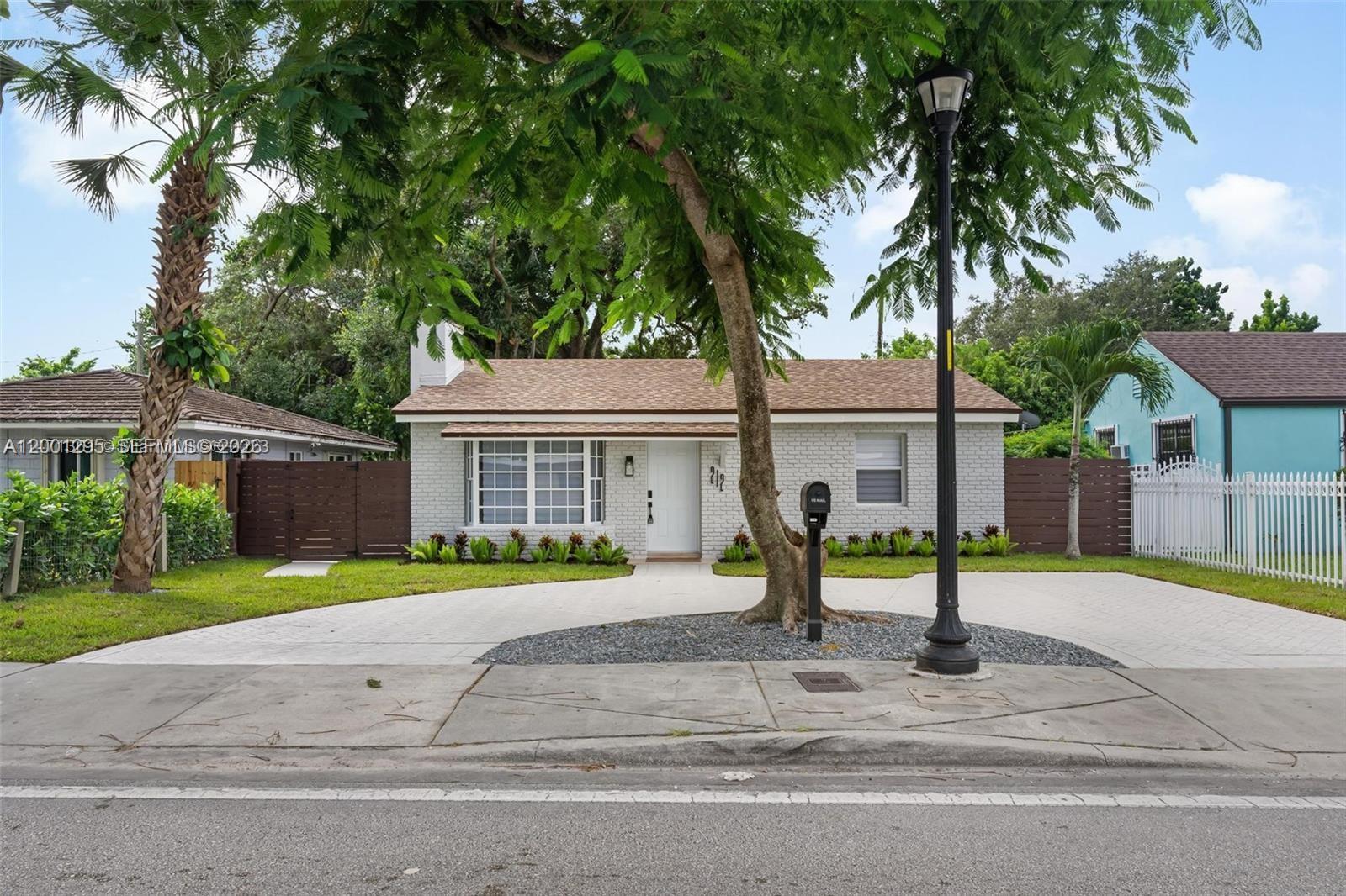 212 NW 103rd St, Miami FL 33150 photo 2