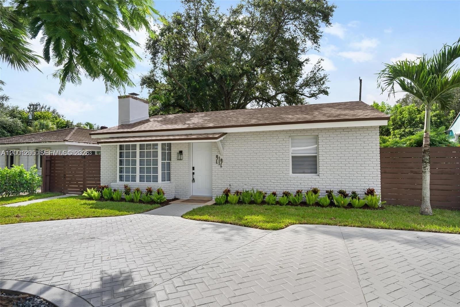 212 NW 103rd St, Miami FL 33150
