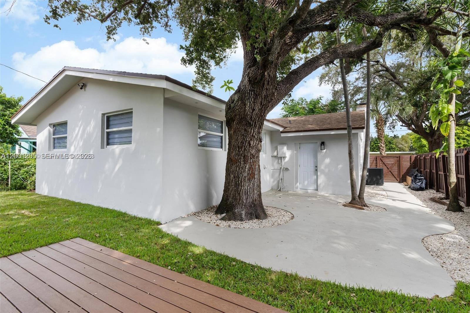 212 NW 103rd St, Miami FL 33150 photo 4
