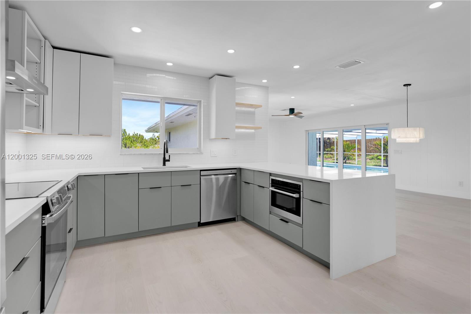 9125 SE Karin St, Hobe Sound FL 33455 photo 2