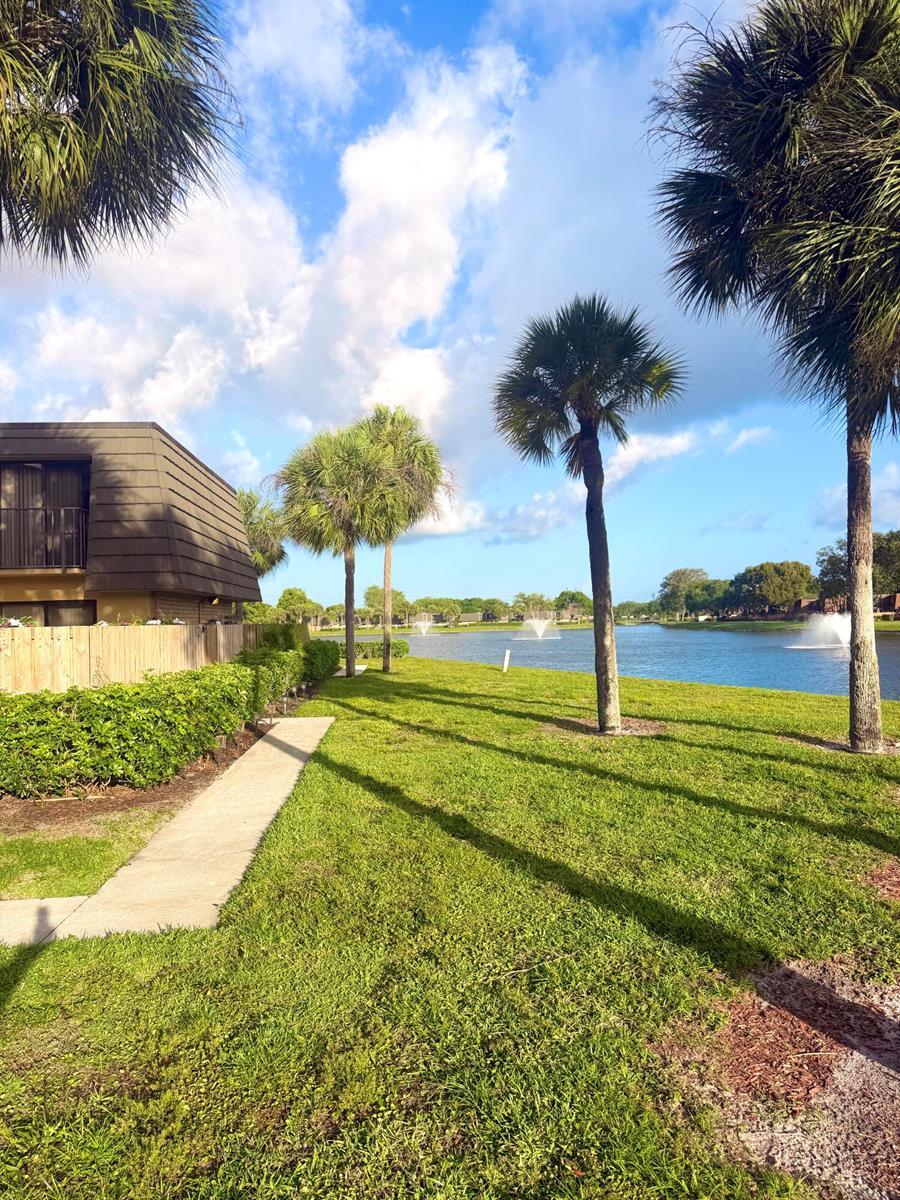 812 8th Way, West Palm Beach FL 33407 photo 2