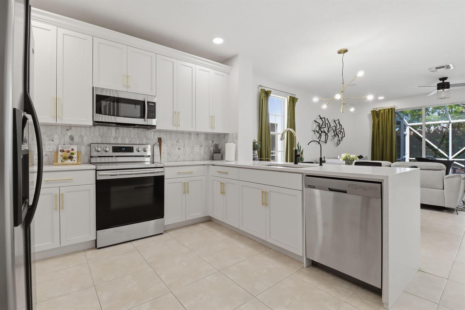 9069 Tremezzo Lane, Boynton Beach FL 33472 photo 4