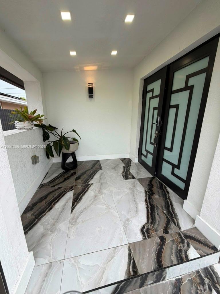10460 SW 26th Ter, Miami FL 33165 photo 2