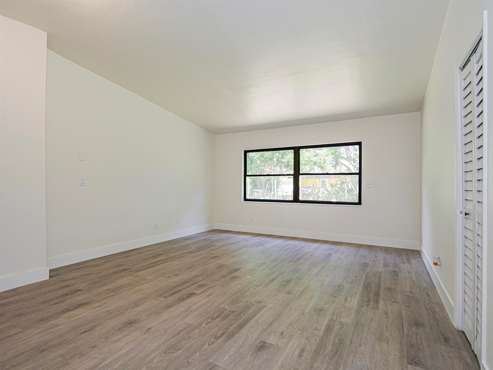 734 5th Place SW, Vero Beach FL 32962 photo 2