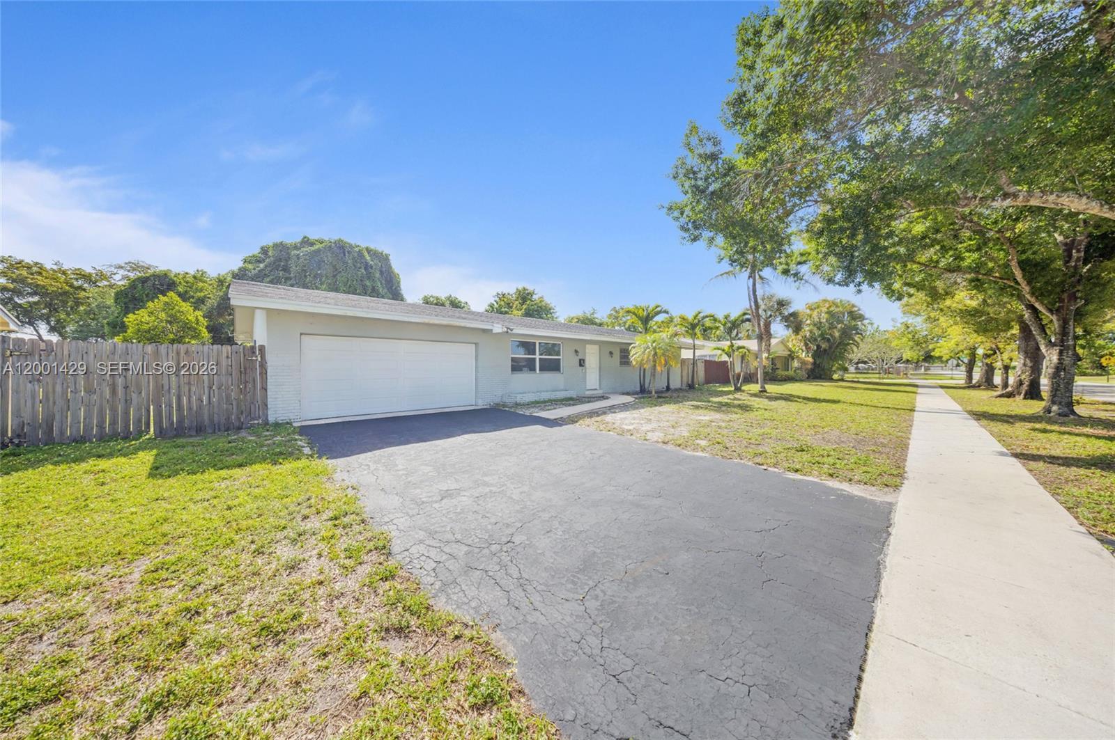 1320 NW 72nd Ave, Plantation FL 33313