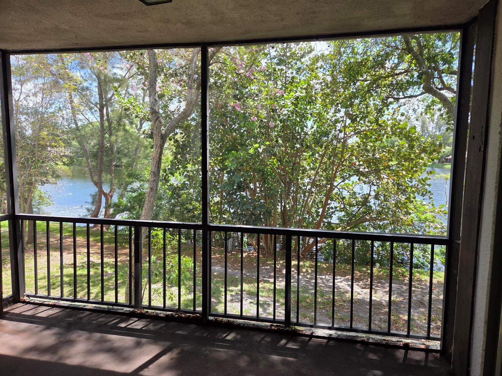 3720 Inverrary Drive # 2b, Lauderhill FL 33319